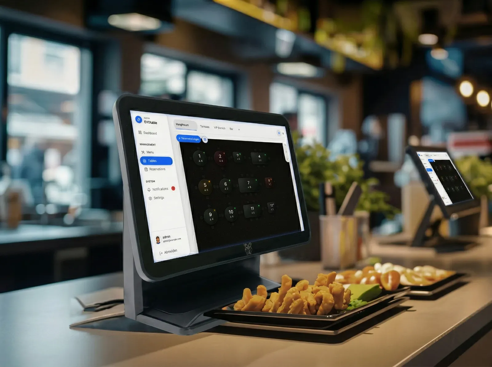 Evotable Reservierungssystem auf einem Laptop im Restaurant